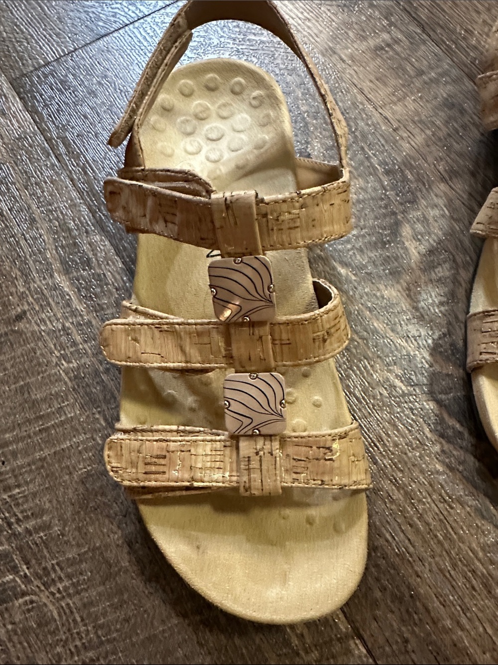 Vionic Women’s Beige Cork-Effect Triple Strap Sandals- Size 8.5 US - Picture 5 of 12